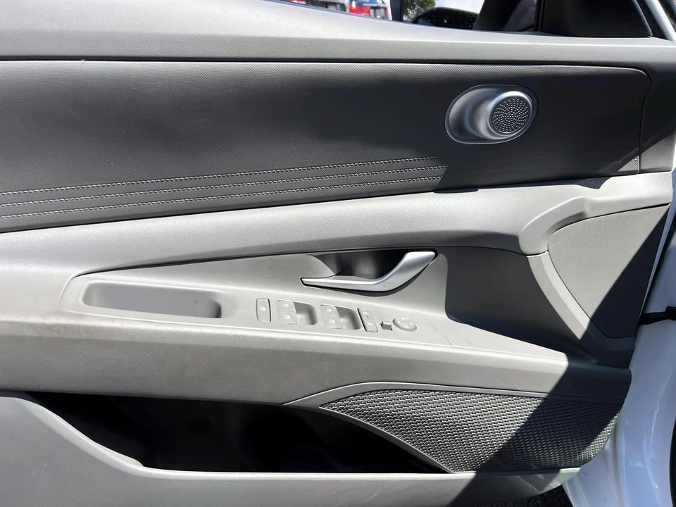2024 Hyundai Elantra - Image 12 of 21