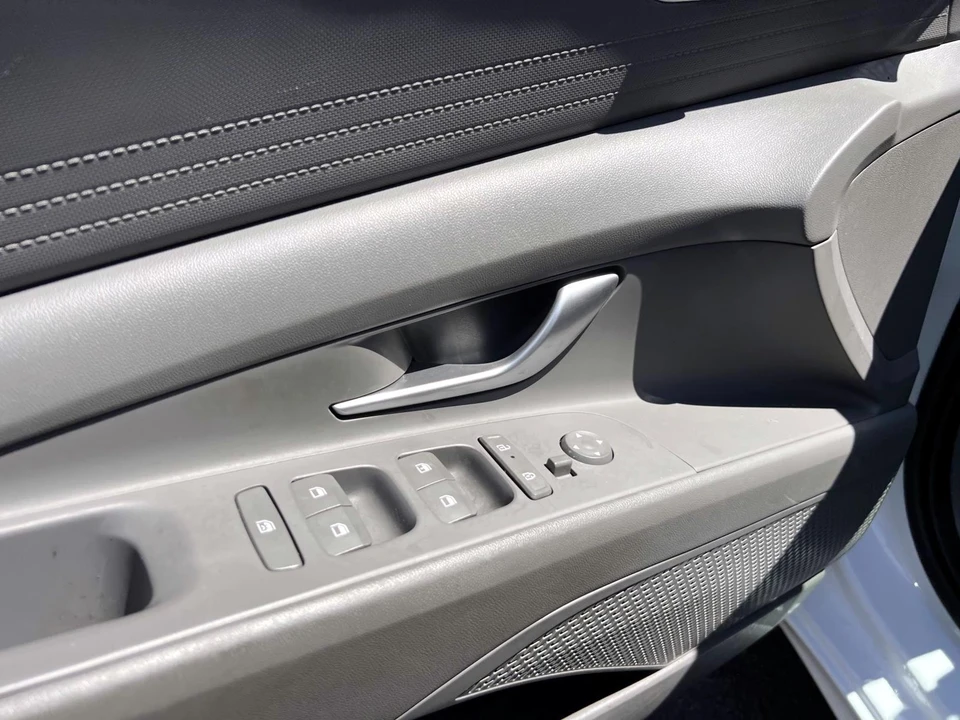 2024 Hyundai Elantra - Image 13 of 21
