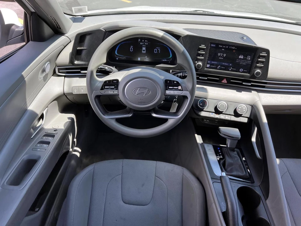 2024 Hyundai Elantra - Image 10 of 21