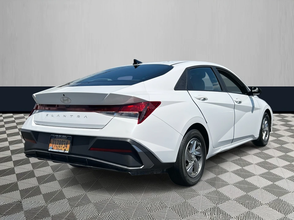 2024 Hyundai Elantra - Image 5 of 21