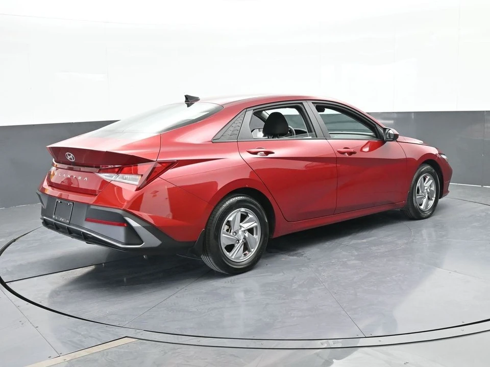 2024 Hyundai Elantra - Image 6 of 12