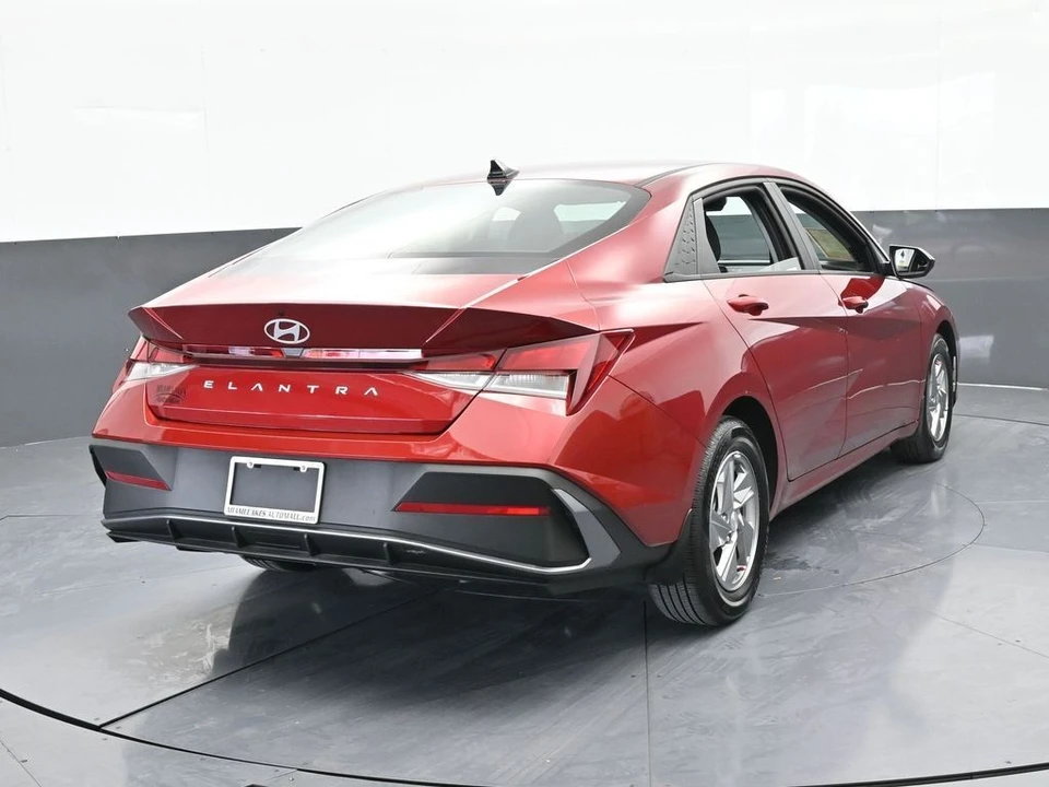 2024 Hyundai Elantra - Image 5 of 12