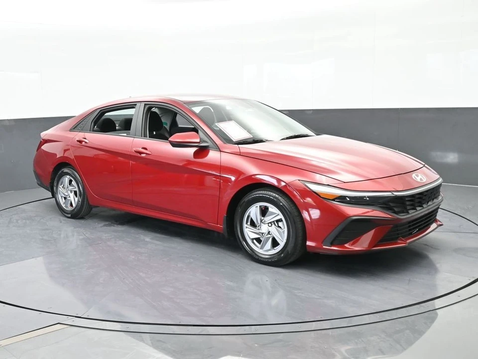 2024 Hyundai Elantra - Image 8 of 12