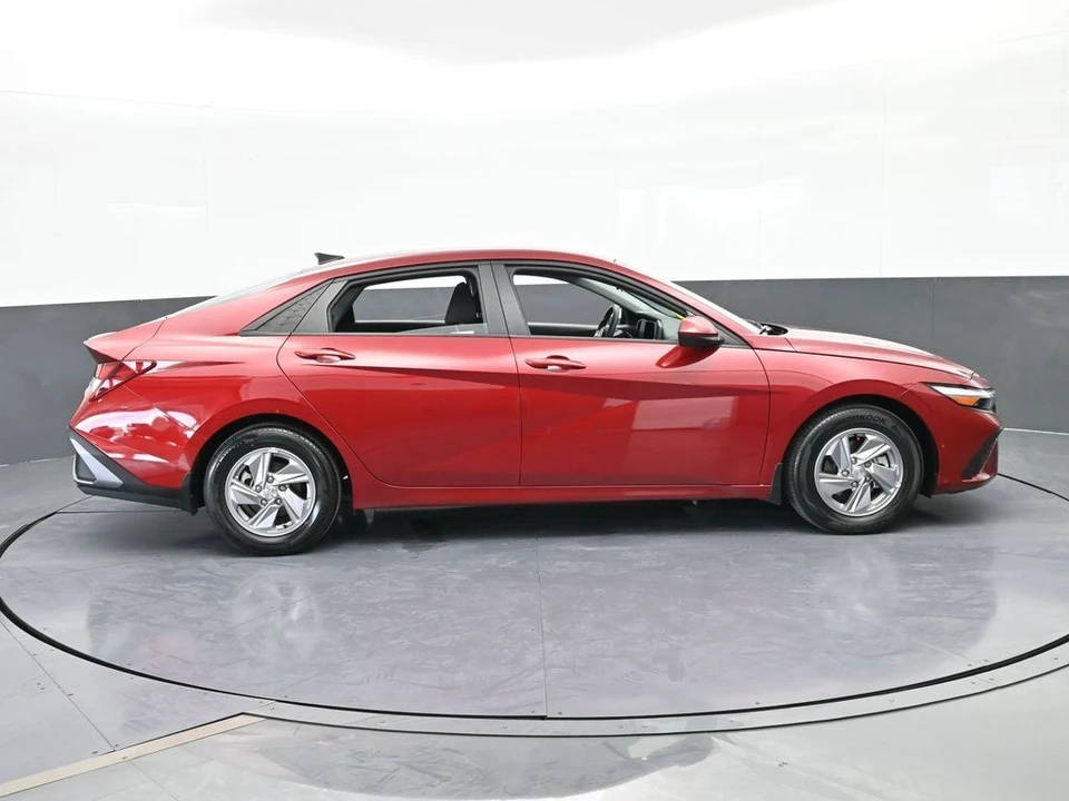 2024 Hyundai Elantra - Image 7 of 12