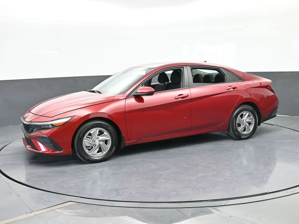 2024 Hyundai Elantra - Image 2 of 12