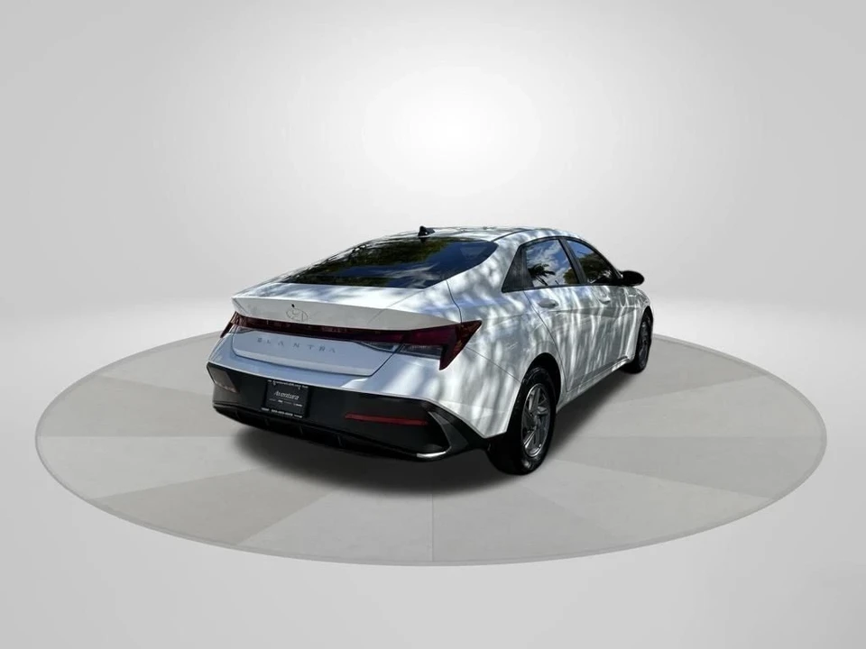 2024 Hyundai Elantra - Image 7 of 12
