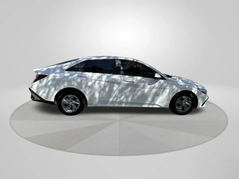 2024 Hyundai Elantra - Image 8 of 12