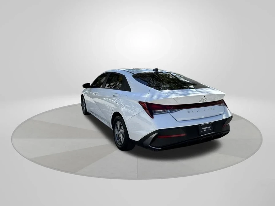 2024 Hyundai Elantra - Image 5 of 12