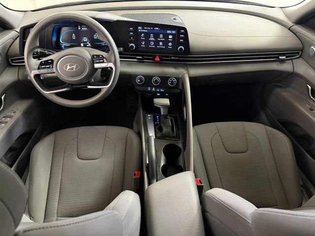 2024 Hyundai Elantra - Image 2 of 12