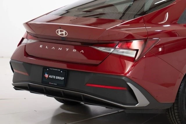 2024 Hyundai Elantra - Image 13 of 21