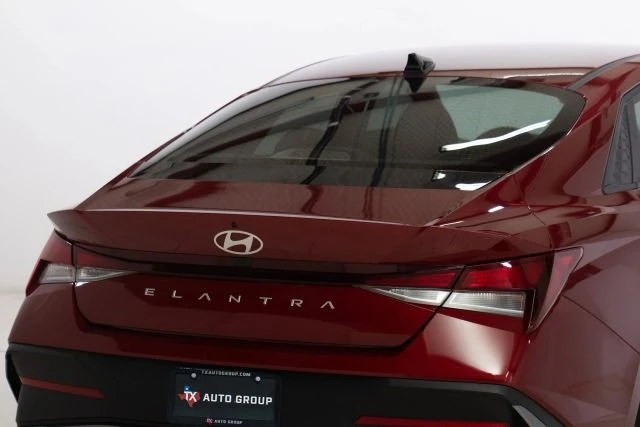 2024 Hyundai Elantra - Image 16 of 21
