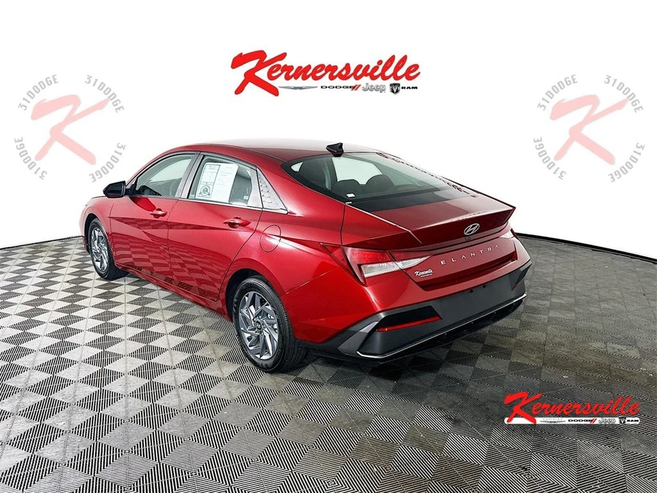 2024 Hyundai Elantra - Image 5 of 21