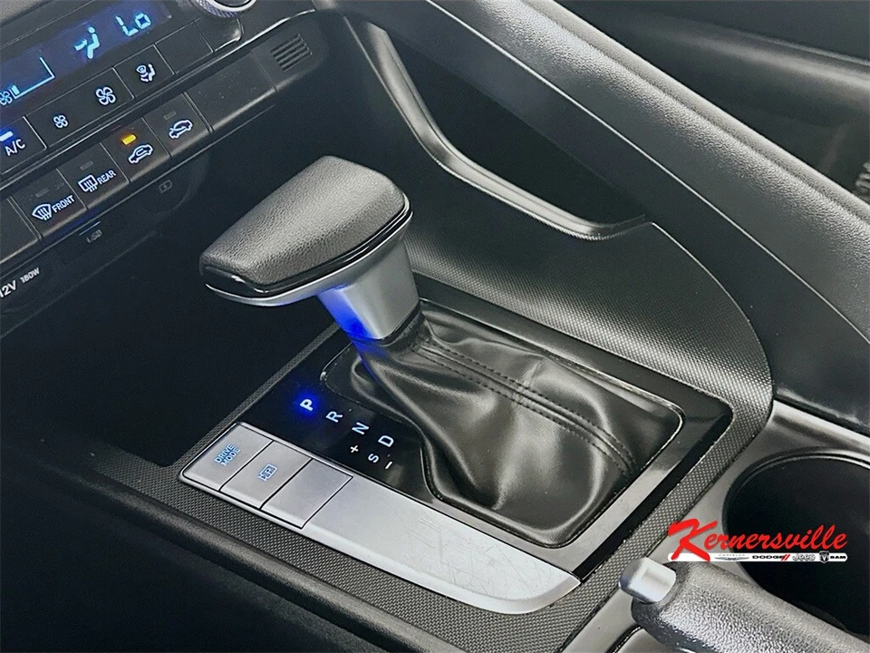 2024 Hyundai Elantra - Image 16 of 21