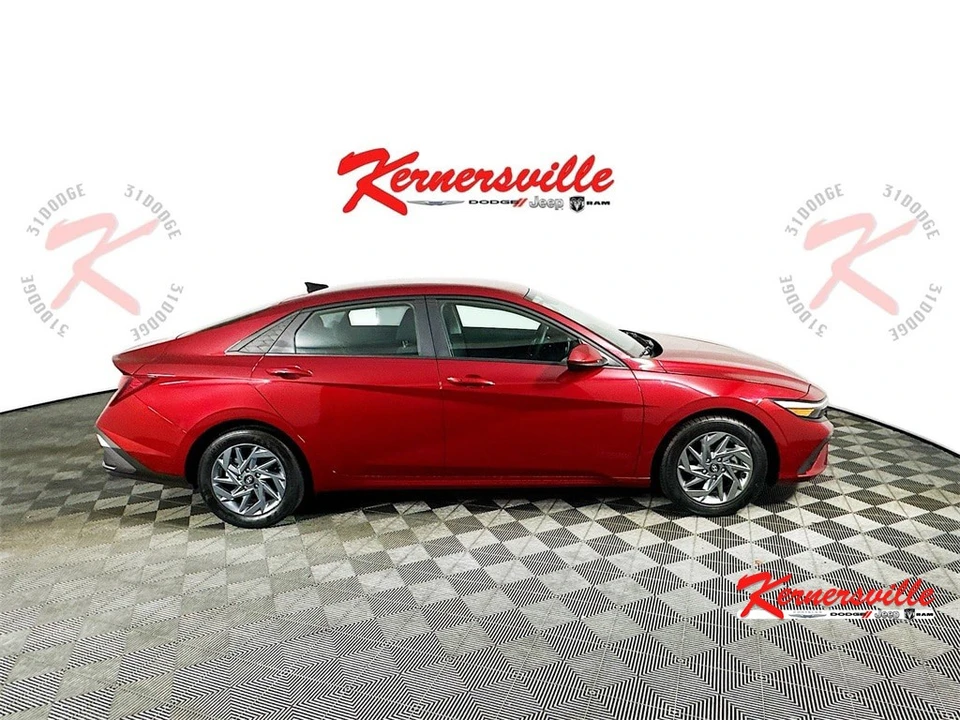 2024 Hyundai Elantra - Image 8 of 21