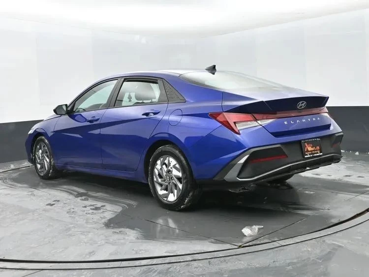 2024 Hyundai Elantra - Image 9 of 12