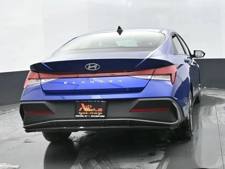 2024 Hyundai Elantra - Image 8 of 12