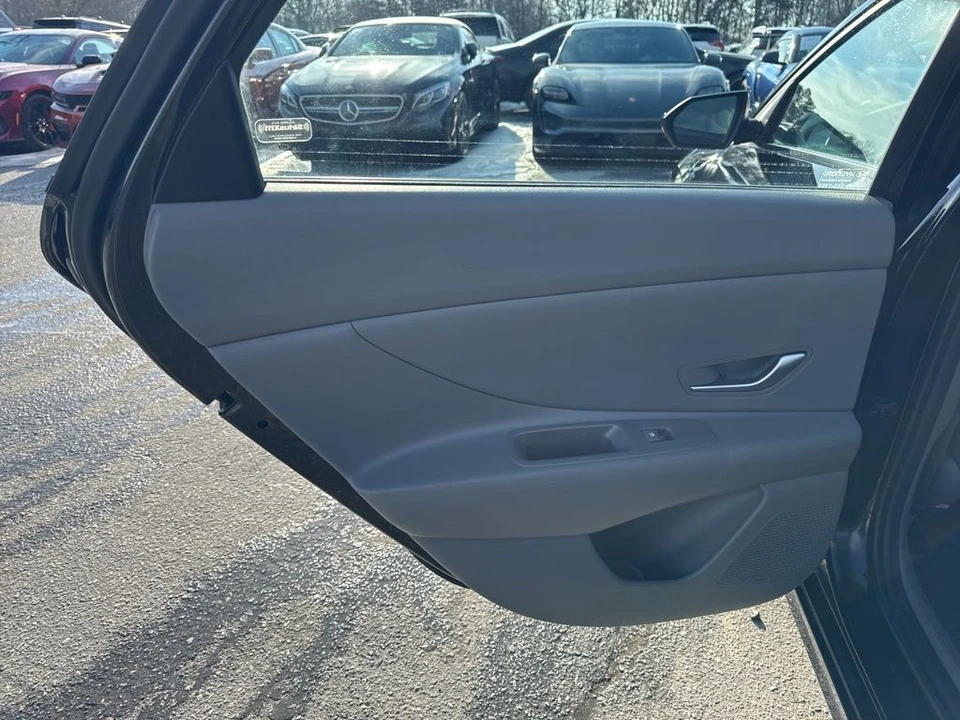 2024 Hyundai Elantra - Image 25 of 31