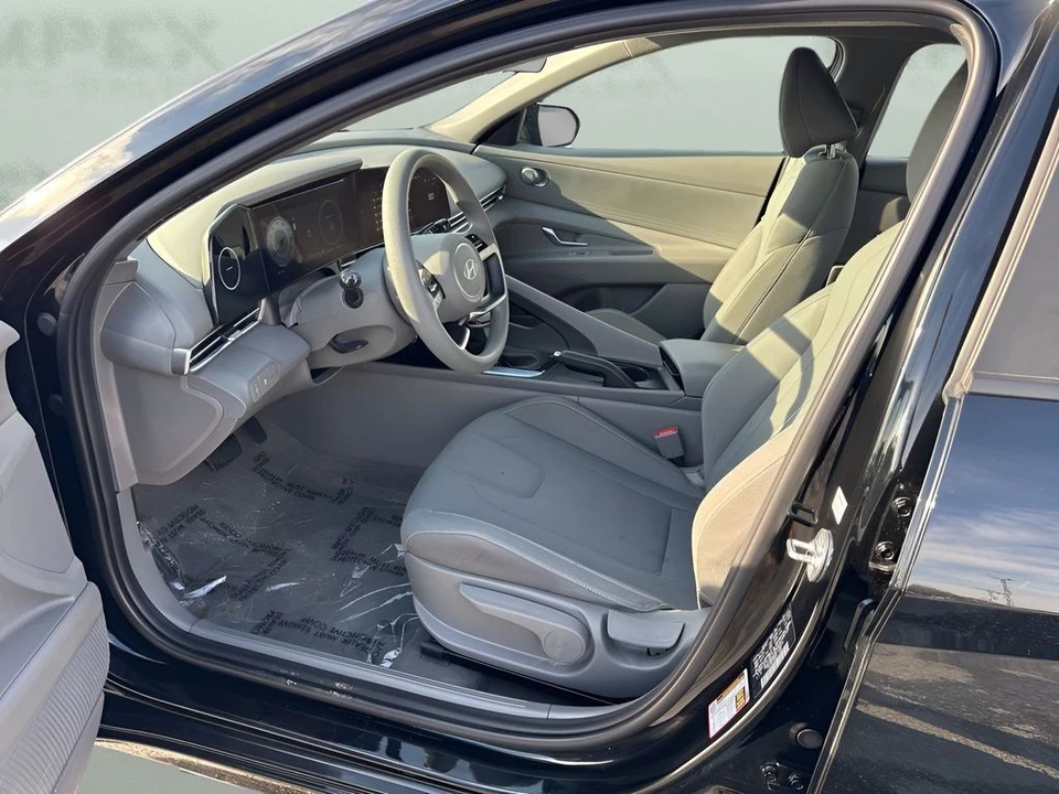 2024 Hyundai Elantra - Image 9 of 31