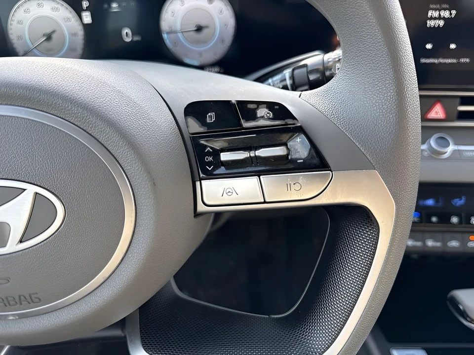 2024 Hyundai Elantra - Image 14 of 31