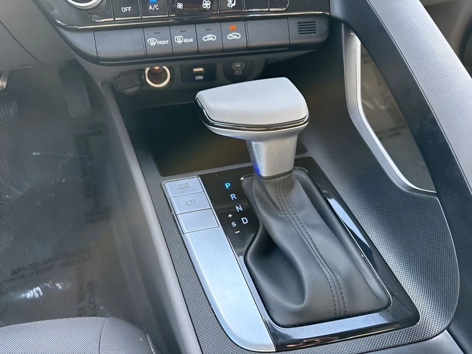 2024 Hyundai Elantra - Image 15 of 21