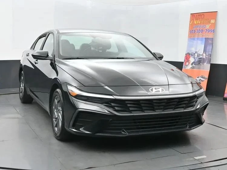 2024 Hyundai Elantra - Image 2 of 12