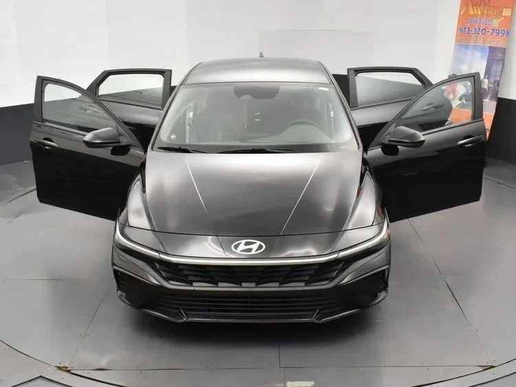 2024 Hyundai Elantra - Image 10 of 12
