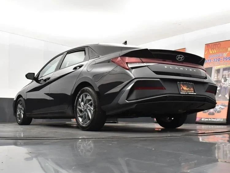 2024 Hyundai Elantra - Image 12 of 12