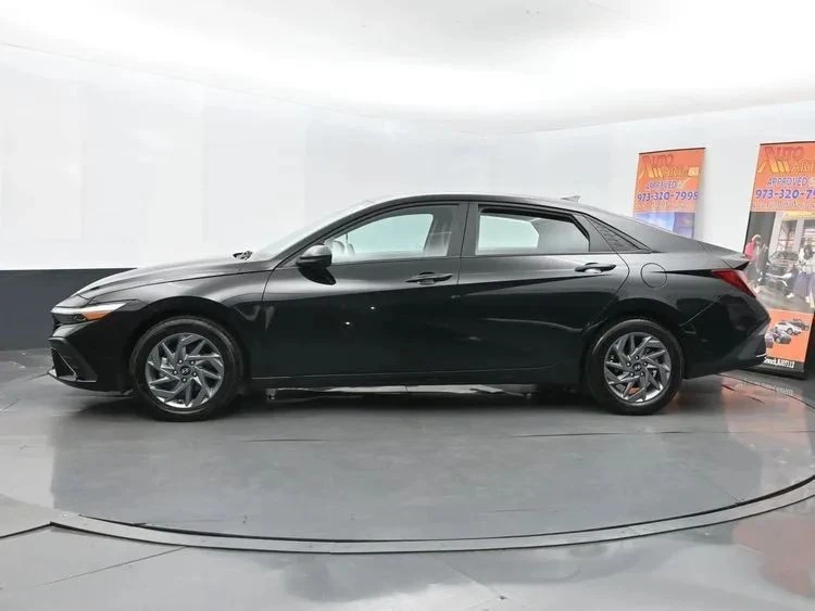 2024 Hyundai Elantra - Image 5 of 12