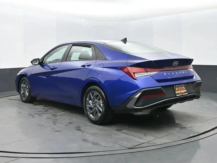 2024 Hyundai Elantra - Image 9 of 12