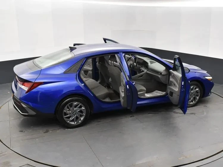 2024 Hyundai Elantra - Image 6 of 12