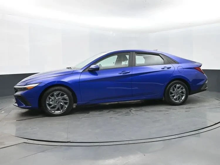 2024 Hyundai Elantra - Image 5 of 12