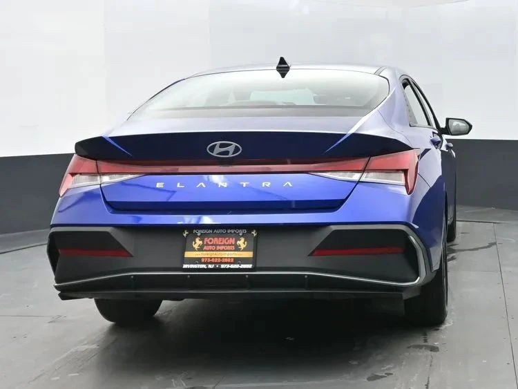 2024 Hyundai Elantra - Image 8 of 12