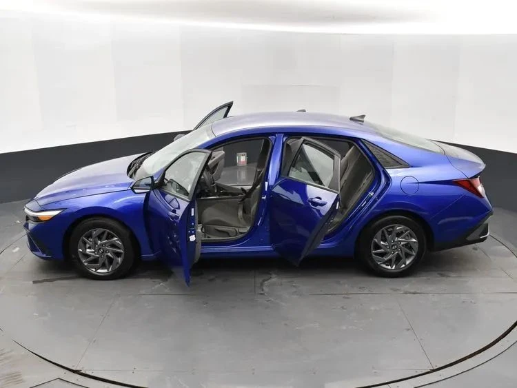 2024 Hyundai Elantra - Image 7 of 12