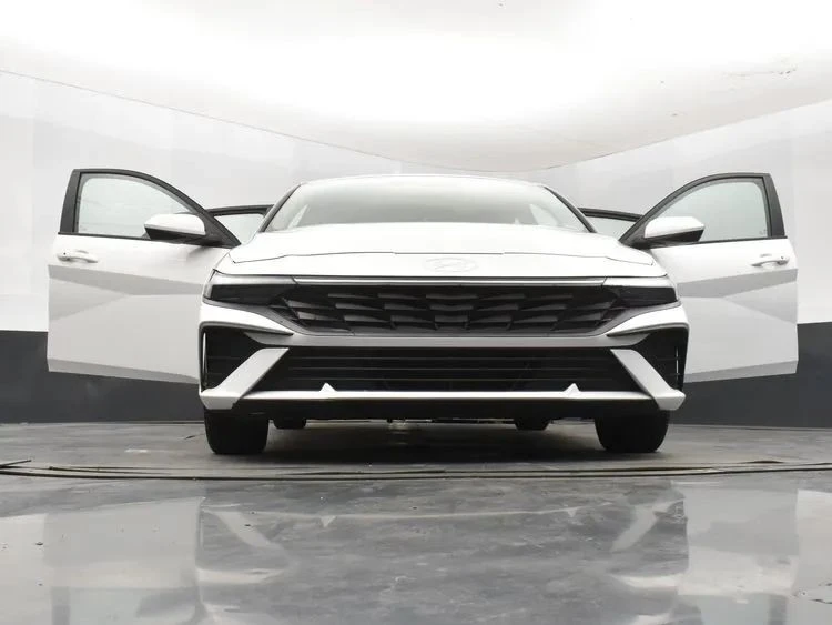 2024 Hyundai Elantra - Image 11 of 12