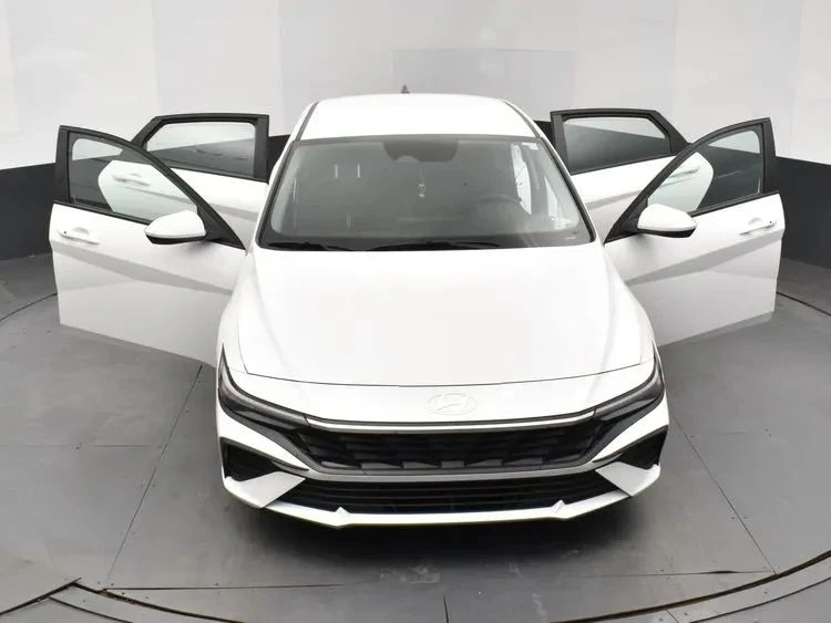 2024 Hyundai Elantra - Image 10 of 12