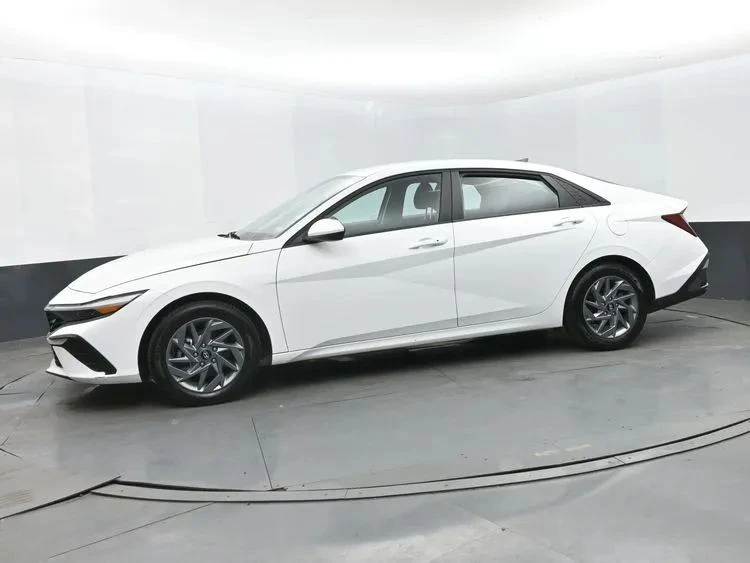 2024 Hyundai Elantra - Image 5 of 12