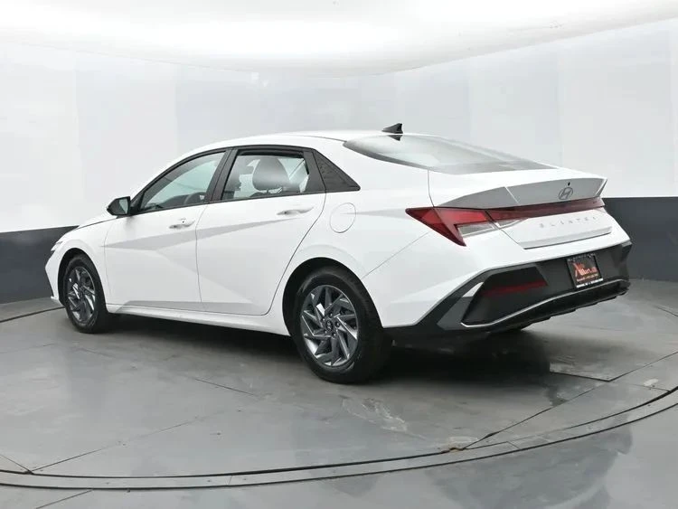 2024 Hyundai Elantra - Image 9 of 12