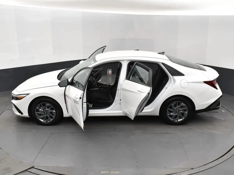 2024 Hyundai Elantra - Image 7 of 12