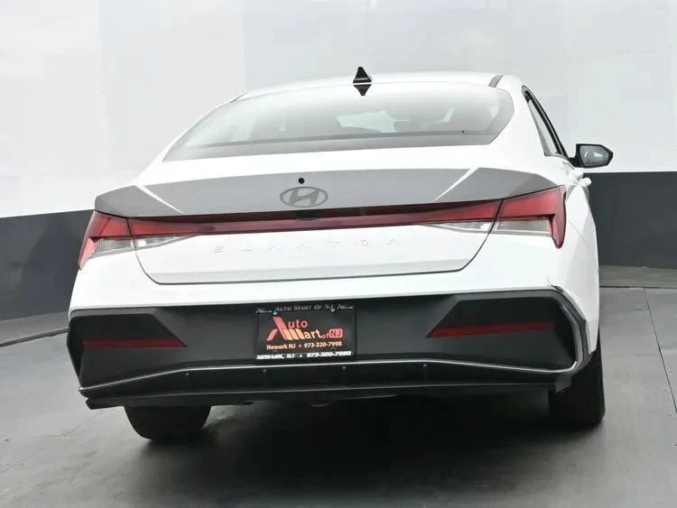 2024 Hyundai Elantra - Image 8 of 12