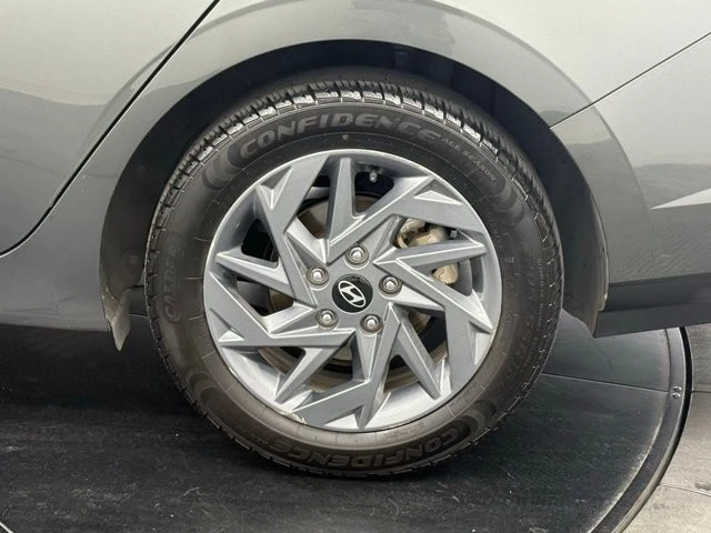 2024 Hyundai Elantra - Image 12 of 21