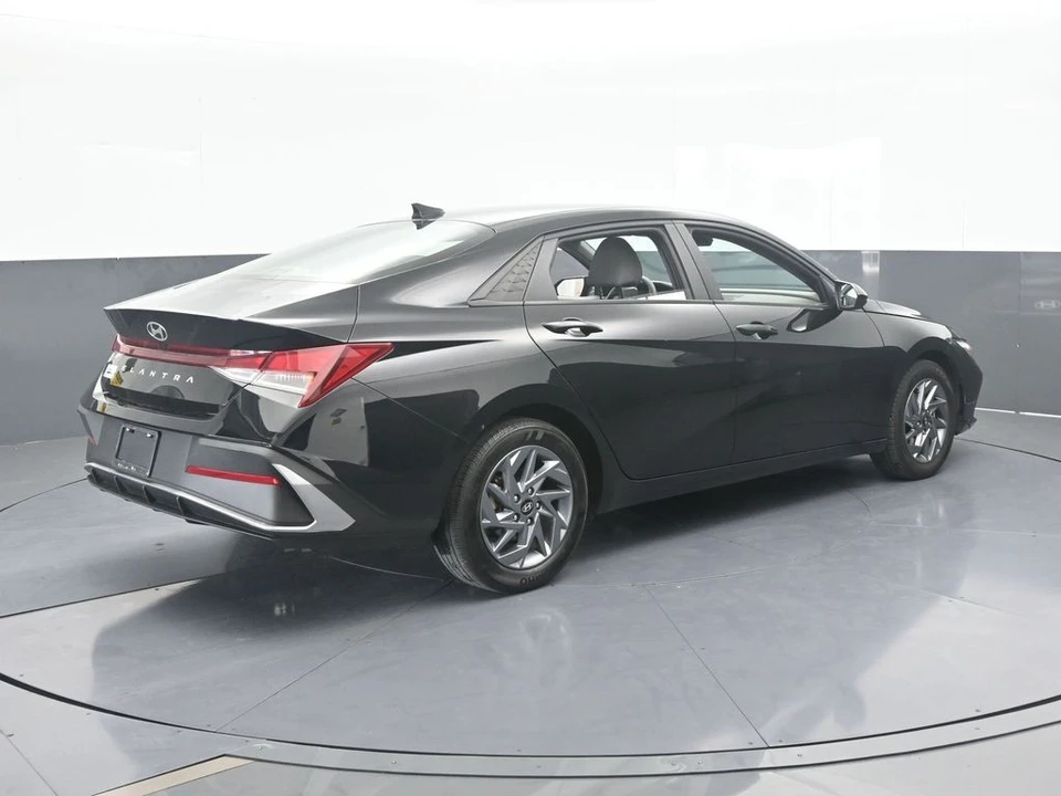 2024 Hyundai Elantra - Image 6 of 12