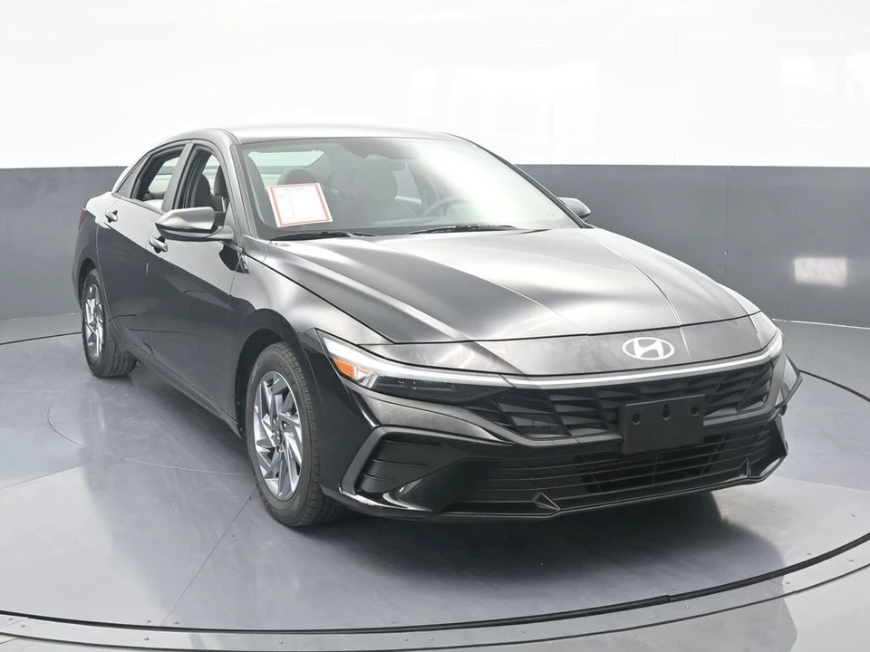 2024 Hyundai Elantra - Image 9 of 12