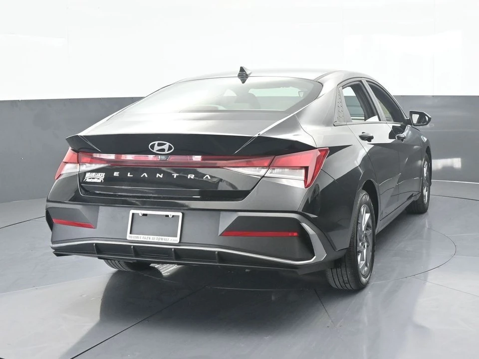 2024 Hyundai Elantra - Image 5 of 12