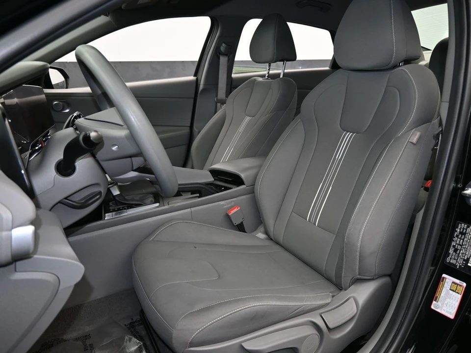 2024 Hyundai Elantra - Image 10 of 12