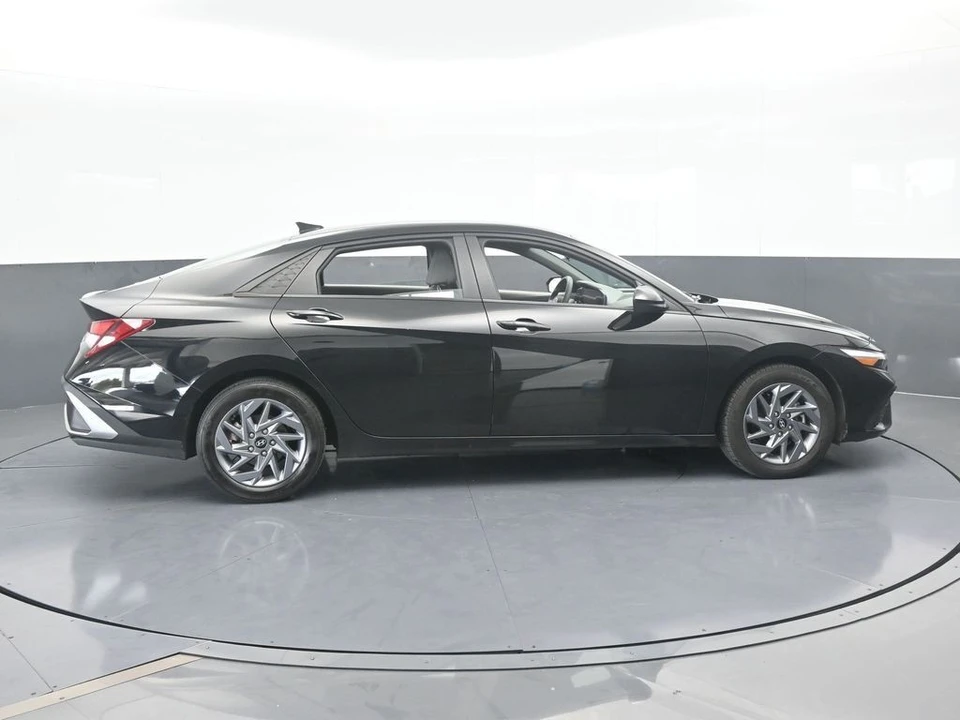 2024 Hyundai Elantra - Image 7 of 12