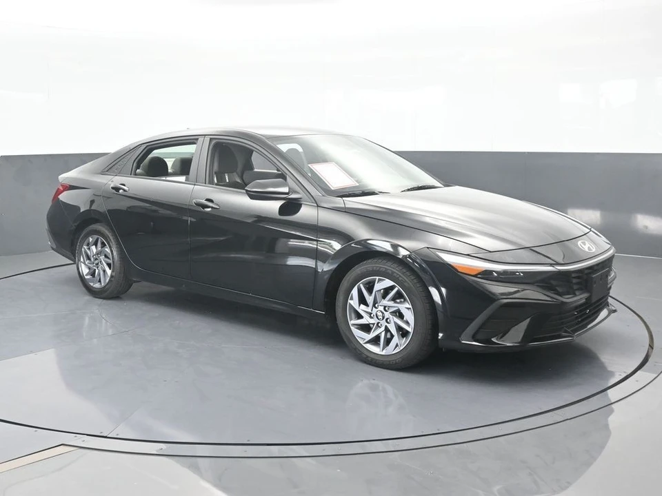2024 Hyundai Elantra - Image 8 of 12