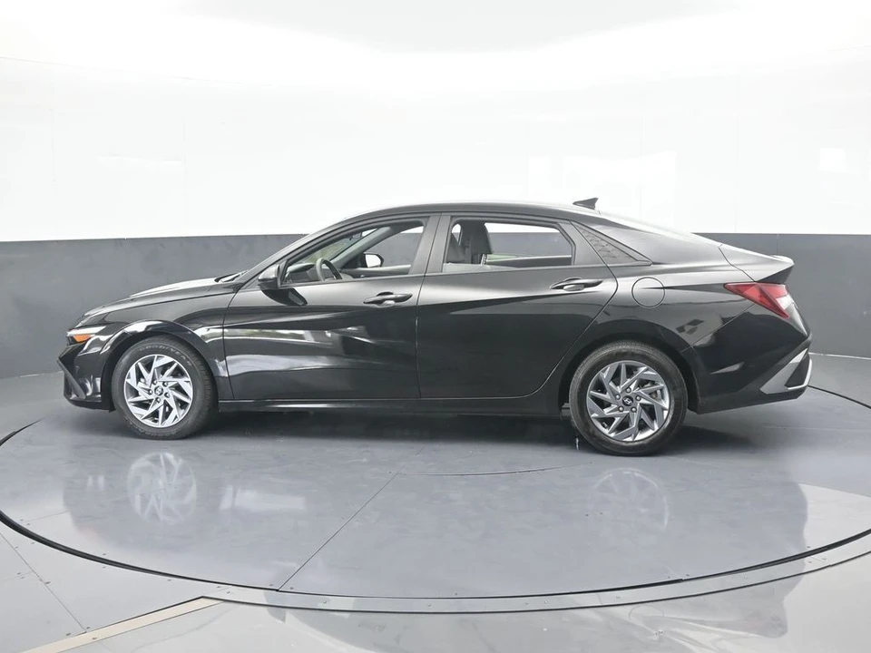 2024 Hyundai Elantra - Image 3 of 12