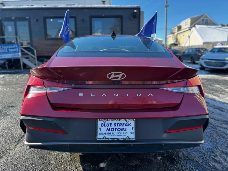 2024 Hyundai Elantra - Image 9 of 12