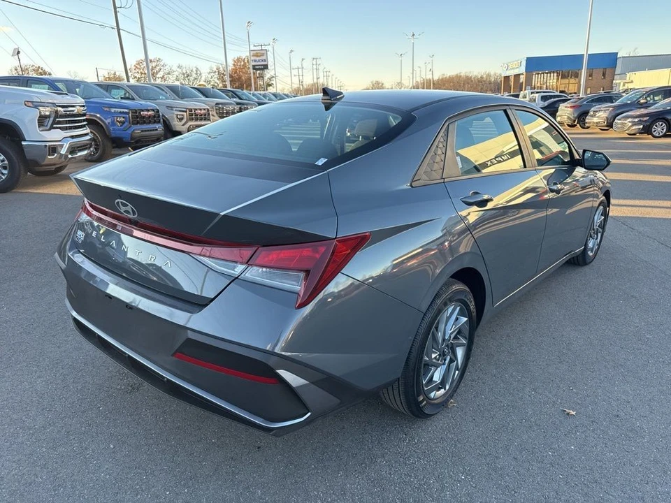 2024 Hyundai Elantra - Image 5 of 12