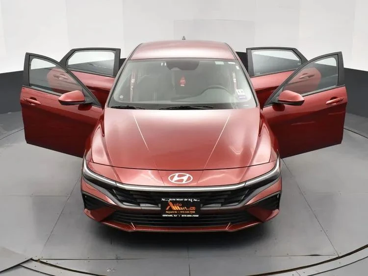 2024 Hyundai Elantra - Image 10 of 12